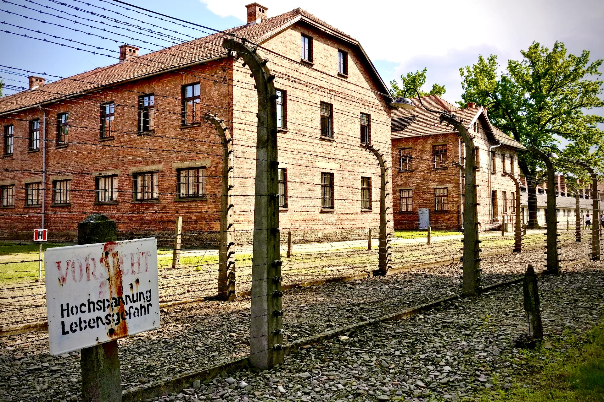 auschwitz birkenau tour from krakow