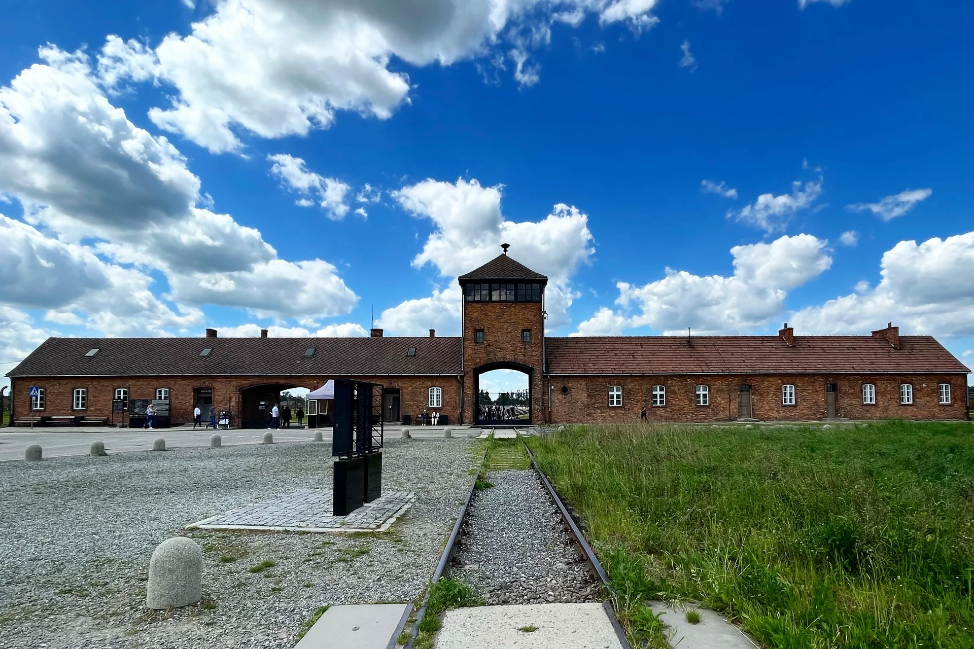 auschwitz tour from krakow